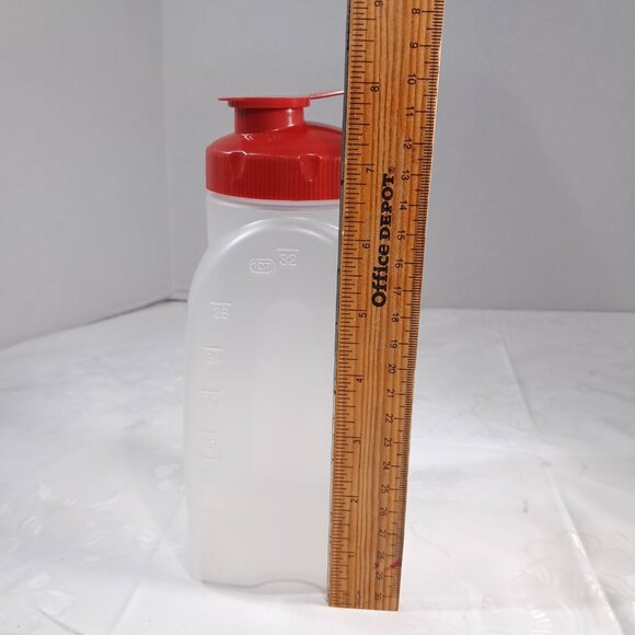 Rubbermaid Servin Saver Pitcher Jug #IC97 Red Flip Top Lid 1 QUART 32 oz Vintage - Picture 7 of 8